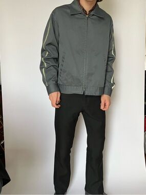 Lee Men's Gray Zip-Front Jacket with Contrast/Fluorescent Sleeve Stripe. Size 42